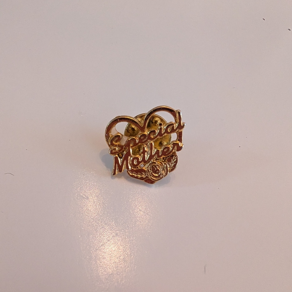Gold 'Special Mother' Heart Brooch